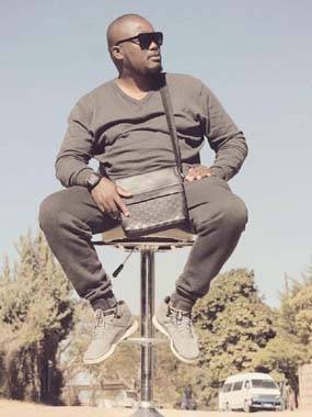 lastmusekiwa's tweet photo. The Best Male Artist
#StarFMMusicAwards2020
1. Ishan
2. @realfreemanHKD
3. Mambo Dhuterere
4. Ti Gonz
#MusicInColour https://t.co/sbY2WrvATN