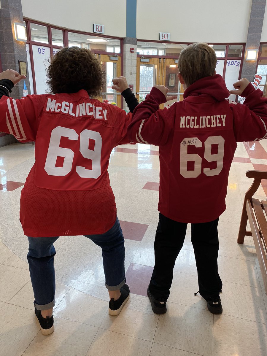 CBJennHoran's tweet photo. It’s Football Friday @TitusElemSch Some Tigers are cheering on Warrington’s own @mmcglinch68!!!! So fortunate to have a hometown kid who is also a great role model for our students. Go Niners! Go Michael! ❤️💛 @49ers #southside #tituspride #sameclothes #samepics #sametweet https://t.co/c3VXOrQhfe
