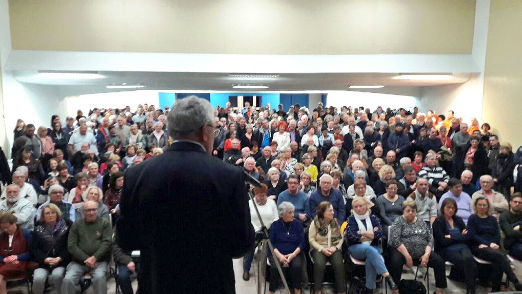 PrefAquitaine33's tweet image. Le sous-préfet Jean-Philippe DARGENT est ce soir au côté du maire du #Verdon, commune du Phare de #Cordouan, pour remettre la médaille d'honneur communale à Alfred Augereau. 37 ans de mandat communal : un exemple d'#engagement dans la vie locale.