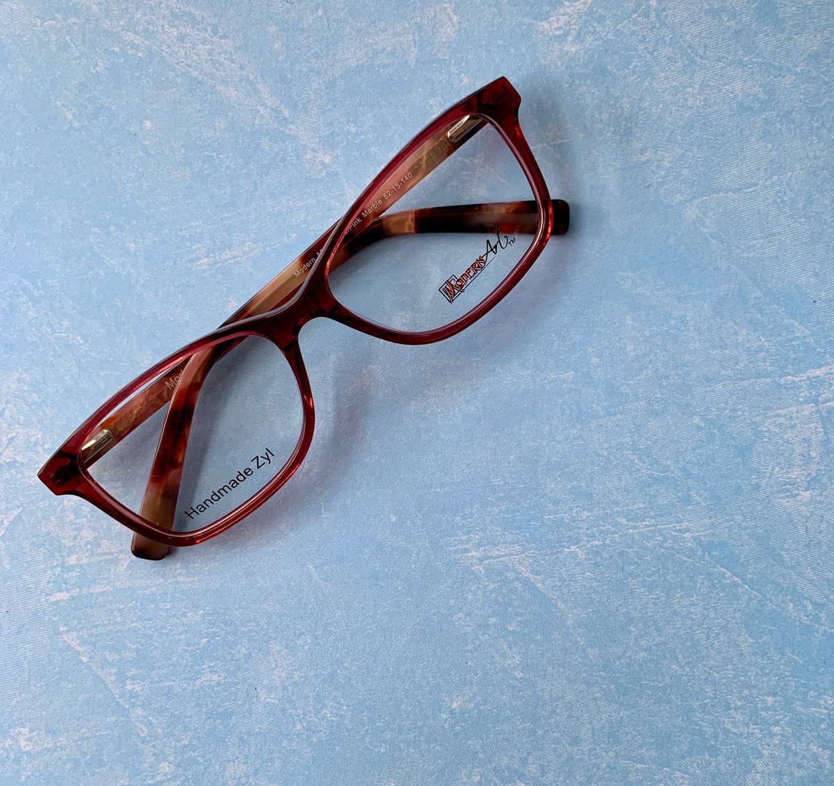 ModernFrames's tweet image. “When life gets blurry adjust your focus.”- unknown 👓
Model: A397 (Modern Art Collection)
•
#LoveMyModerns #ModernOptical #MOI #statement #glasses #frames #modernart #Modern #detail #optometry #optometrist #Vision #arttowear #styleatanyage