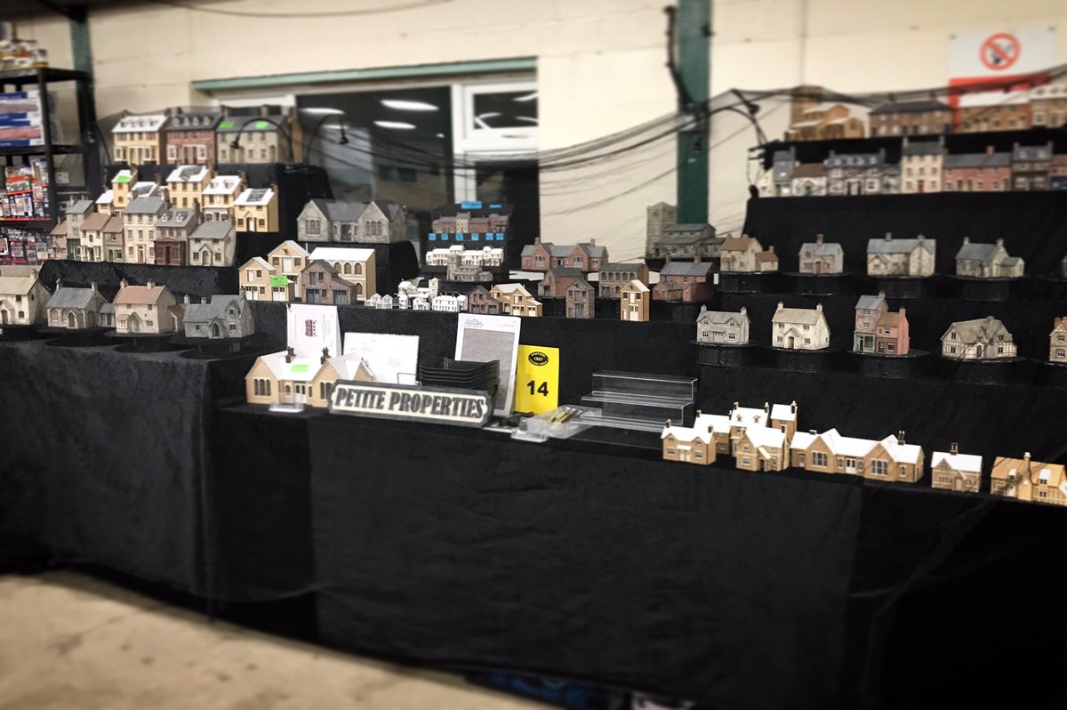 Beas_Hive's tweet photo. Set up at the Stafford Model Railway Exhibition is done ✅ ...so now we’re heading to the bar! 🥂
#petiteproperties #railwaymodelling #ppstand https://t.co/AL8nREnjGS