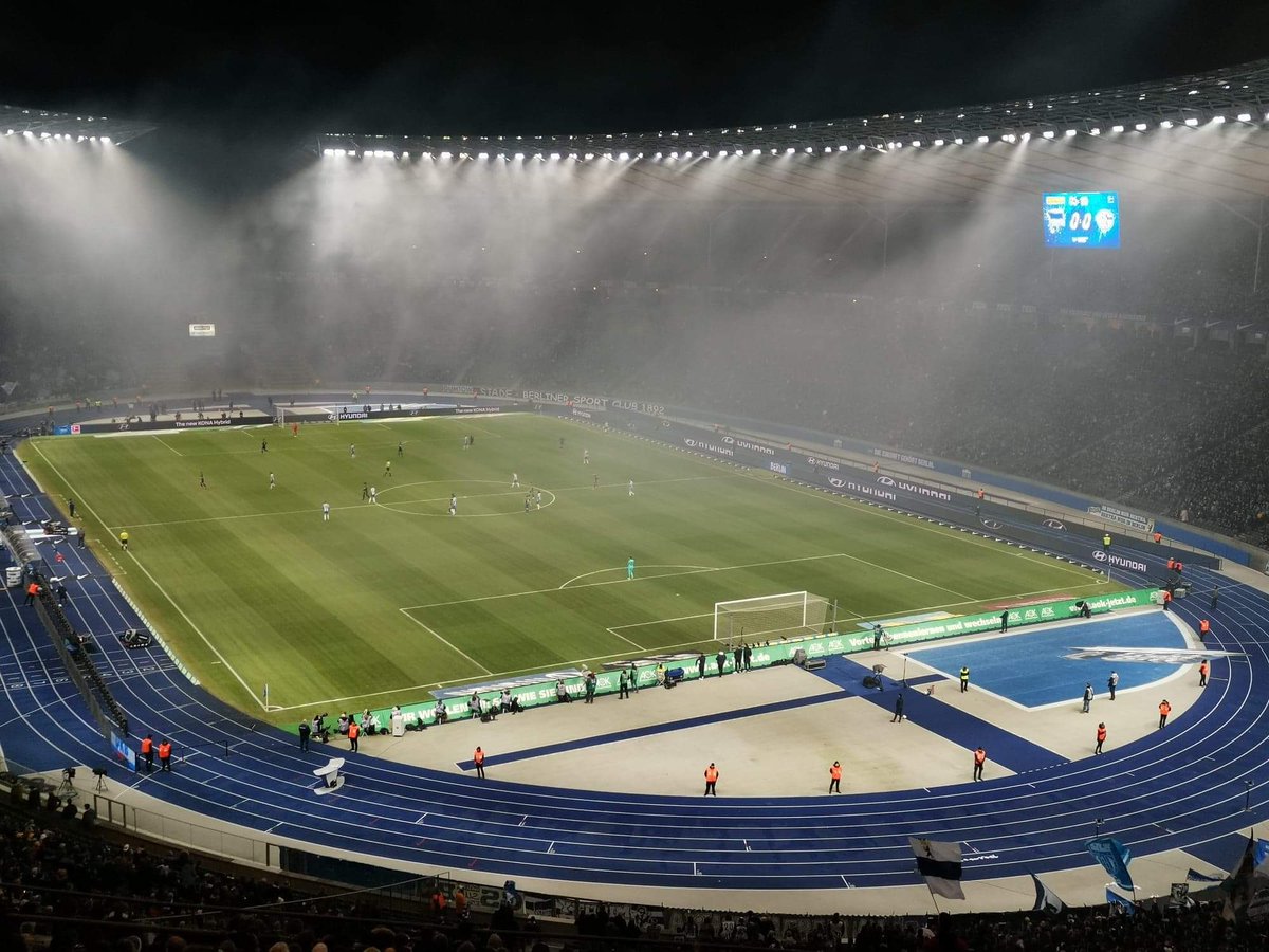 Krotka_Pilka_'s tweet photo. Krótka Piłka melduje się w Berlinie! Czekamy na debiut Il Pistole... der Revolverhelda 🔫 #BundesTAK #hertha #Piatek https://t.co/skzJBR0xvC