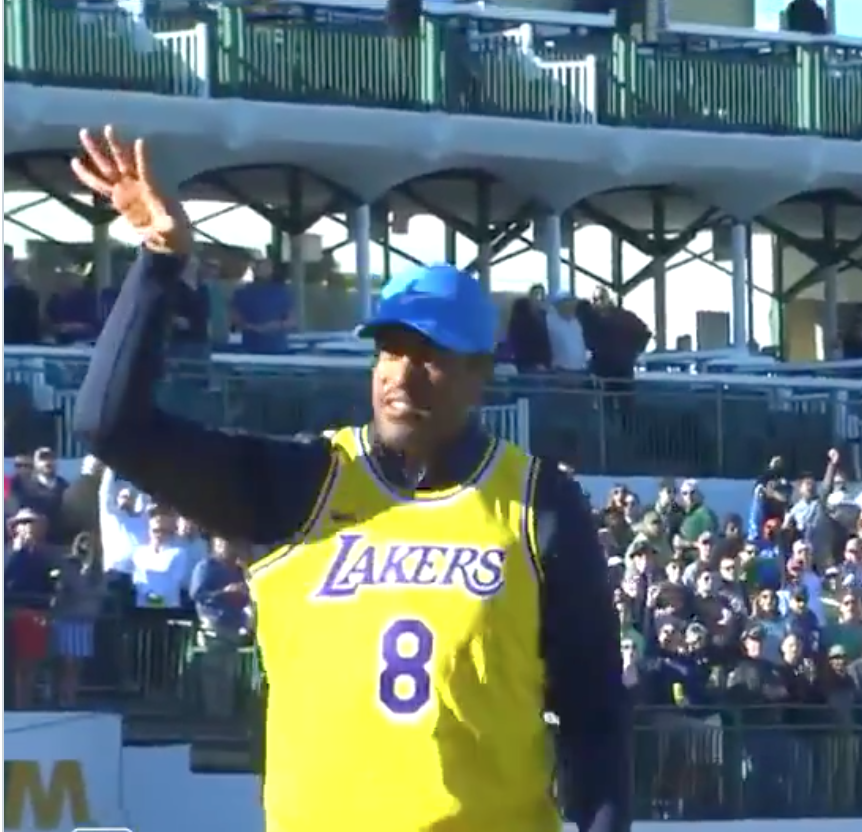TannersBrookGC's tweet photo. Tony Finau drains birdie wearing Kobe Bryant jersey on golf's loudest hole, mimics shooting a jumper https://t.co/Hc0PbtsyYe https://t.co/ulDOXDTRmW