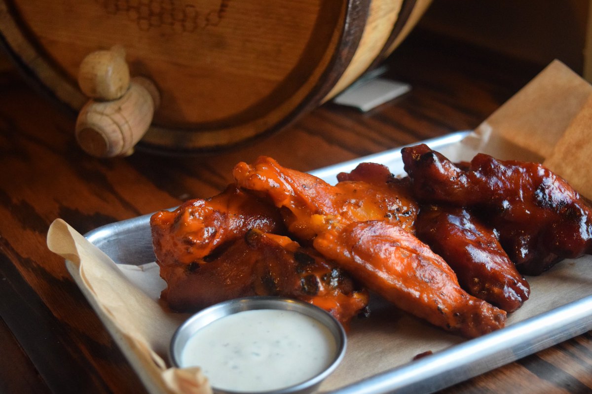 You still have time to pre order our smoked wings for this weekend’s Super Bowl festivities! Available in Buffalo, Apple BBQ, or Pimenton dry rub! 🍗🏈

#rva #rvadine #rvasuperbowl #richmondbbq #rvabbq #smokedwings #rvacatering #superbowl2020 #superbowlwings
