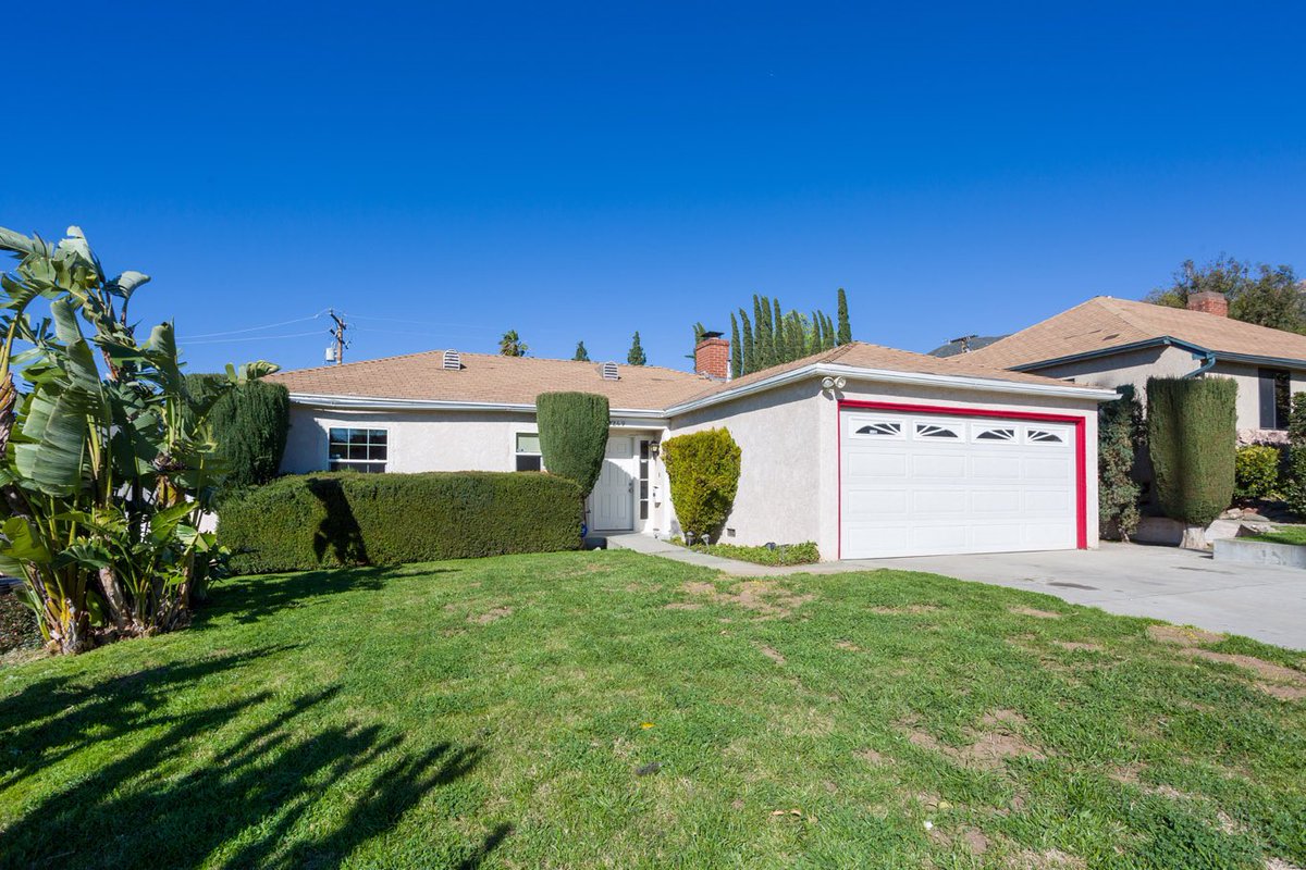 DKREteam's tweet photo. 3269 LAURICE AVE | #justlisted this home with a #mountainview in beautiful Altadena. #openhouse Sunday from 12-3pm! 🎈 #hotproperty #fixer https://t.co/5HP9Sk58VW
