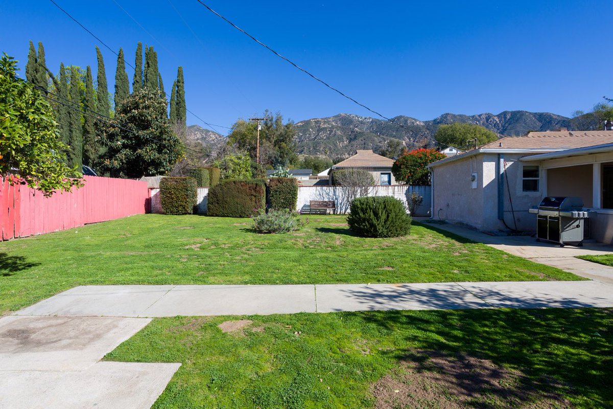 DKREteam's tweet photo. 3269 LAURICE AVE | #justlisted this home with a #mountainview in beautiful Altadena. #openhouse Sunday from 12-3pm! 🎈 #hotproperty #fixer https://t.co/5HP9Sk58VW