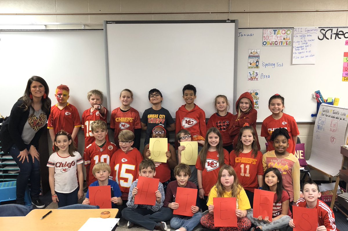 mrsstrukel's tweet photo. GO CHIEFS!!!! ❤️💛🏈 #underwoodproud https://t.co/xgPPWFybzT