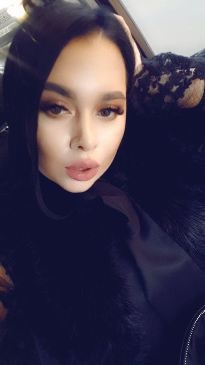 RaniaAmour's tweet photo. I will be online soon guys...Don't miss these lips 😋💋 #girlsfromstudio20 #kissablelips https://t.co/ZExxW27PrY