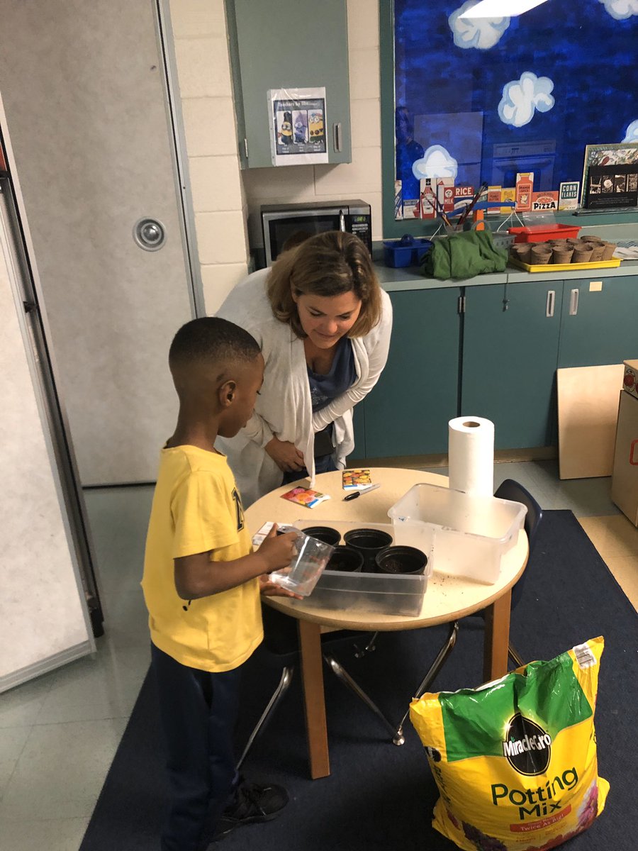 SanderlinK8IB's tweet photo. Kindergarten Sea Turtles learned how to pot plants today! They can now take this knowledge and go create gardens wherever they go in this world 🌎 ❤️🐢 #sanderlinib #lifeonland #knowledgeable https://t.co/Nw6iVJfn90