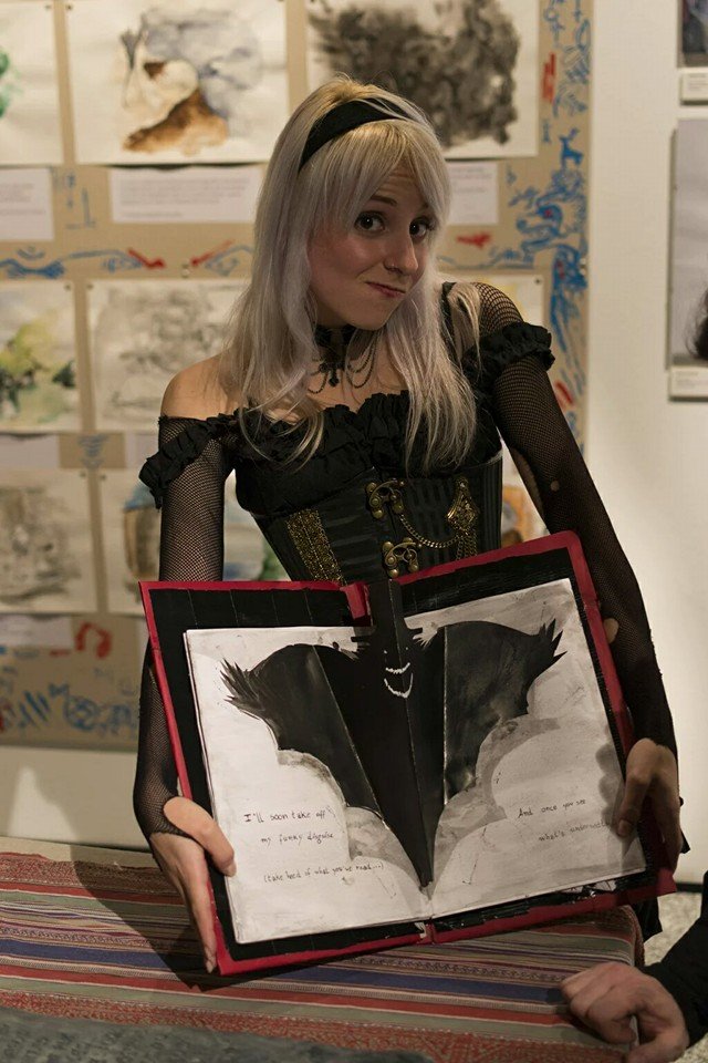 ShaunElay's tweet photo. Recordemos aquella época de 2015 en la que hice el prop del libro pop up de Babadook con mis propias manitas https://t.co/jPXb0FpMTZ