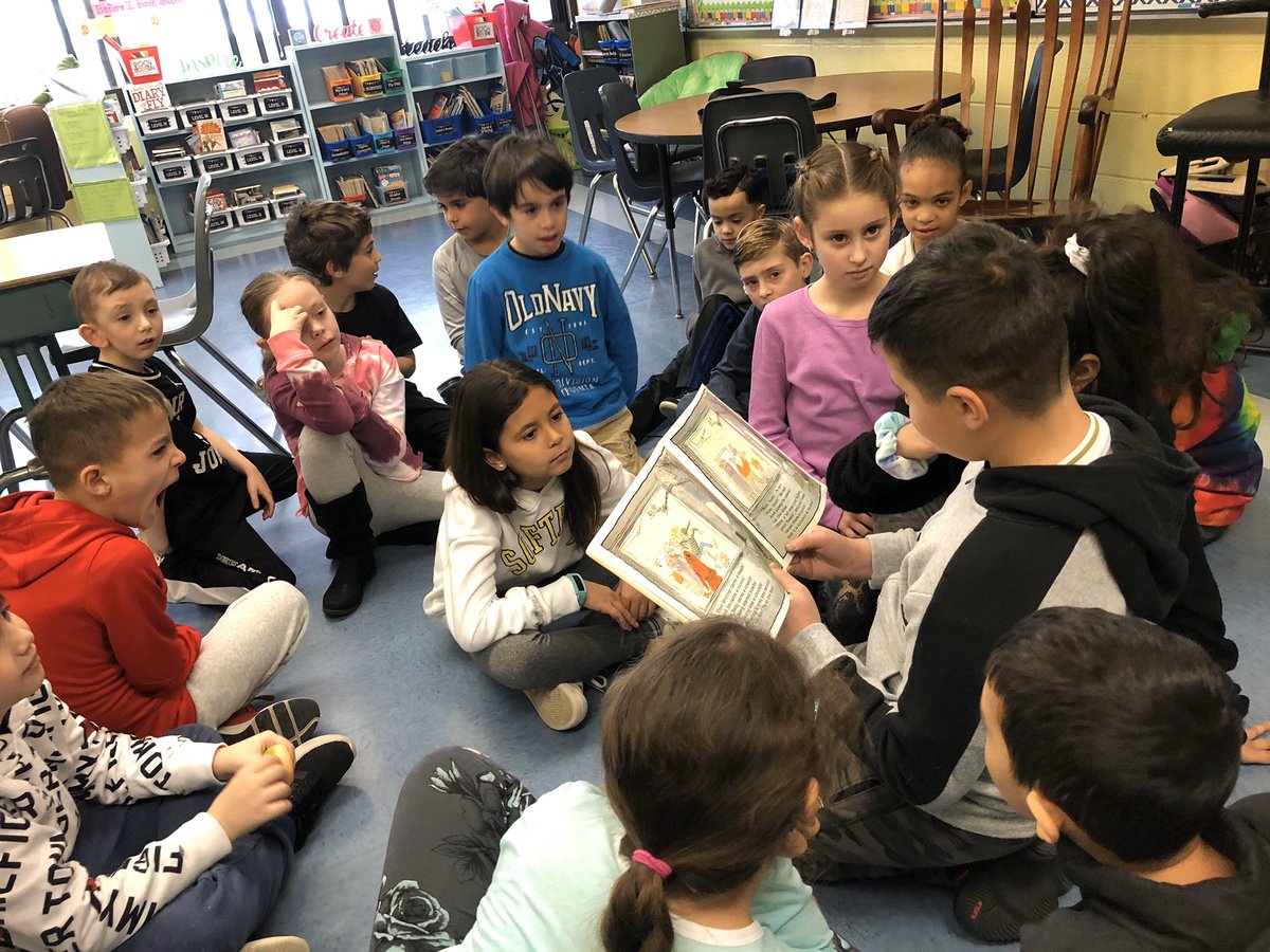 OSchoolsPR's tweet image. Today we cut the ribbon on @School9E’s new Learning Lab. It was Community Reading Day, too. Dr. @aglickmanrogers read to Ms. O’Hara’s grade 3 students
about persistence. Then students took turns w/me reading the hilarious Possum Come A Knockin. #ClassSelfie #booklove @JoshMcPhe