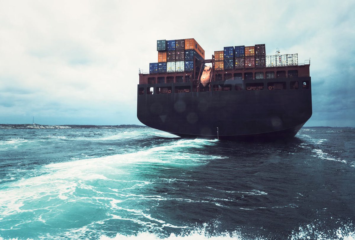 FD_Nieuws's tweet photo. Vooruit | De scheepvaart is goed voor 10% van de CO2-uitstoot van de transportsector. Kan dit vervoer duurzaam worden? @M_Steinbuch geeft antwoord https://t.co/jAGMOE5mhr https://t.co/7EMbj7RQla