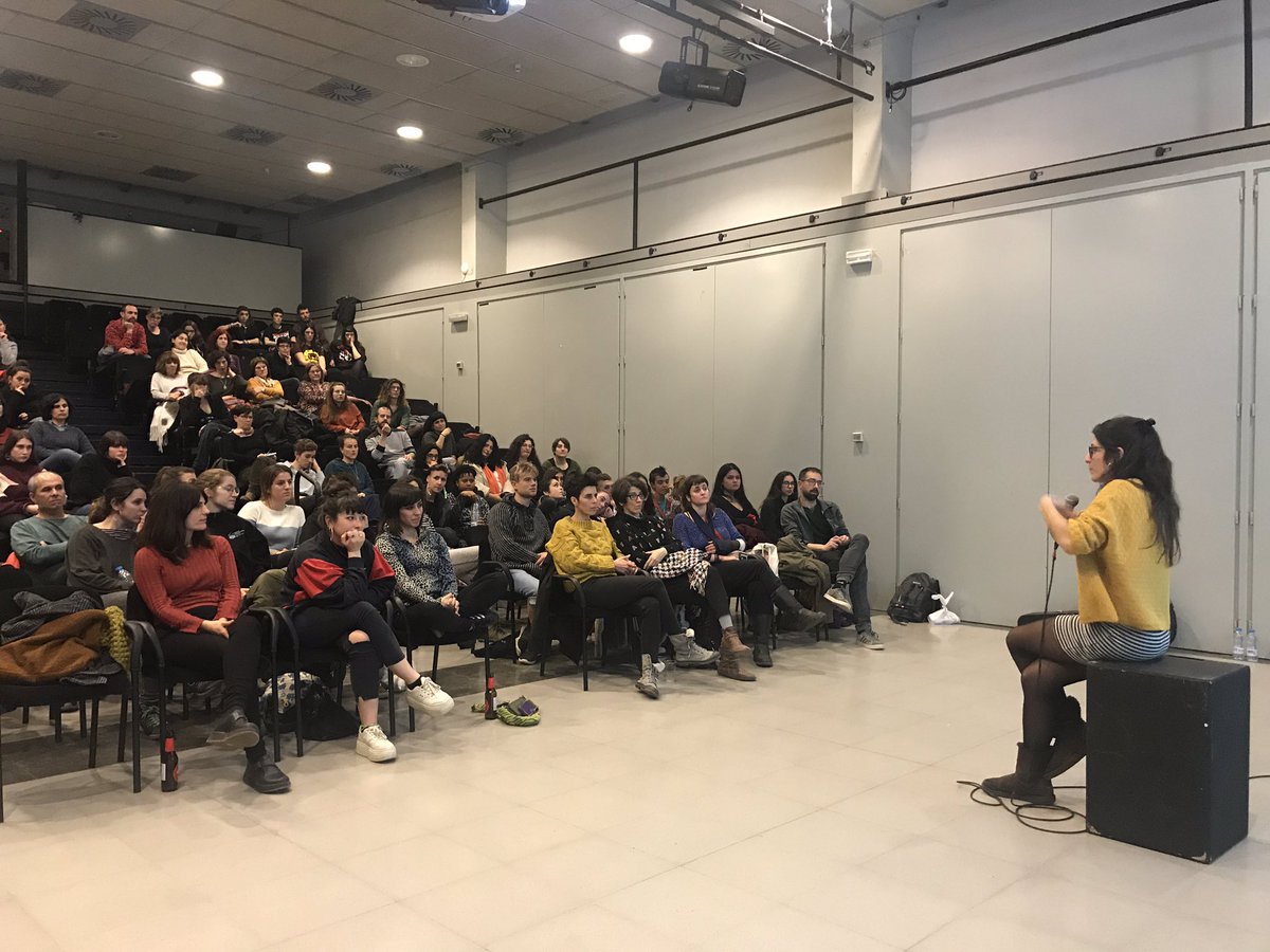 #LesResilients | <a href="/cristinamadrit/">Cristina Madrid</a>: “El discurs del documental va néixer a partir de fer entrevistes disteses amb les bandes. No estava predeterminat. A nosaltres mateixes ens va sorprendre”, explica la directora a l’inici del col·loqui.