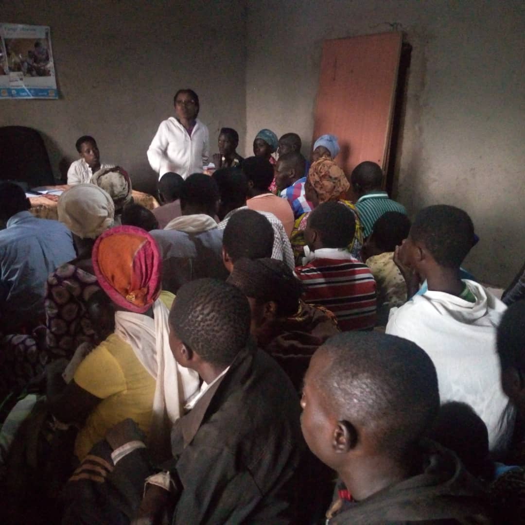 UKigembe's tweet photo. None kuwa 31 Mutarama  2020, mu murenge wa Kigembe,  Akagari ka Rusagara habereye inama yahuje ingo zifatanye amakimbirane, ndetse n'ababana batarasezeranye. Bahawe ikiganiro n'umunyamabanga nshingwabikorwa w'umusigire w'umurenge wa Kigembe na CNF w'umurenge. https://t.co/jLCwEtZIaX