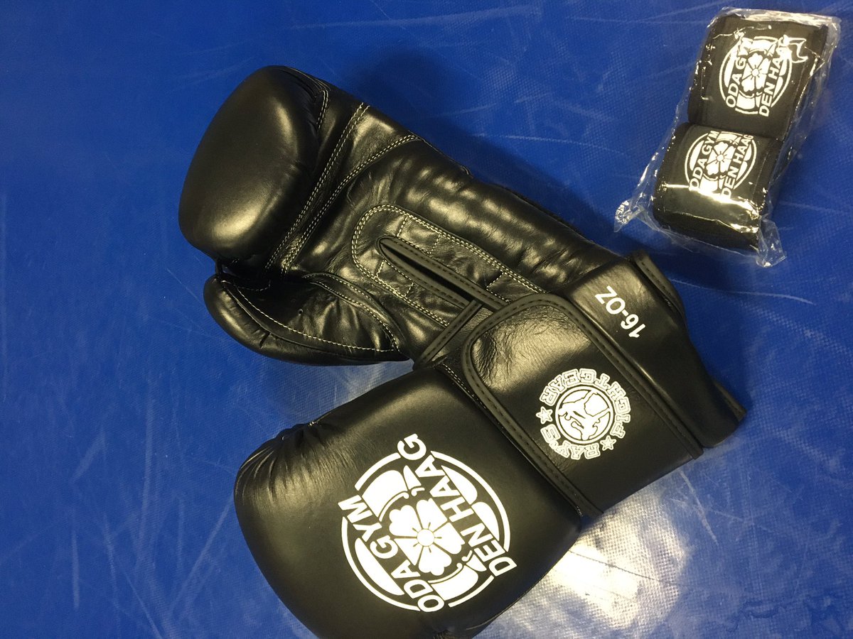 EdGroven's tweet photo. Boxing Gloves &amp; bandage 🥊

#Specialmade #kickboxing #DenHaag #PersonalTraining #SmallGroupTraining #OdaGym https://t.co/15G7dpCx7s
