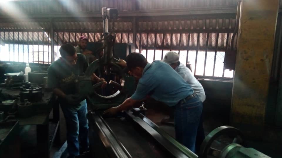 VENALUM_CVG's tweet photo. #AhoraEnVenlum|| Trabajadores de Taller Central, impulsan la recuperación de nuestra gran empresa con cada labor que ejecutan.

Vamos rumbo hacer la empresa modelo del país. 
.@TareckPSUV https://t.co/z6w3XCU9xk