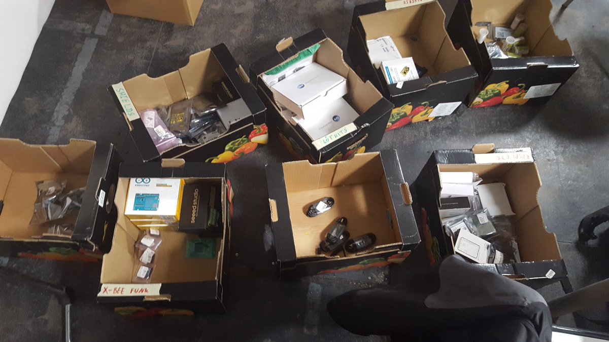 dezentrale_eV's tweet photo. Große Freude heute beim "unboxing" der #watterott (@welectronic) Spende, die Matthias vermittelt hat. Danke an alle! Wir wollen damit den nächsten #Junghackertag planen. https://t.co/J5YzS8SA2A