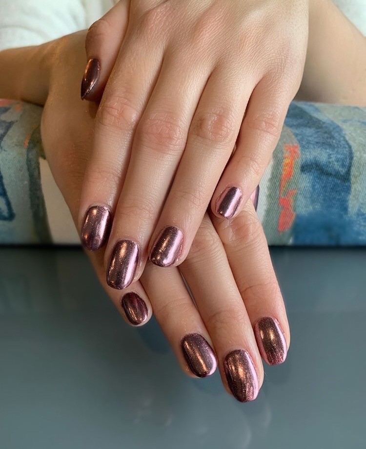 styledBurl's tweet photo. Anyone else love chrome as much as we do...? Cause this rose gold is ah-mazing! Book a Styled Gelish Manicure ($42) and Nail Art upgrade ($10) to get this look ASAP!
#styledlounge #styled #blowdry #dtburlingtonon #downtownburlington https://t.co/a0iOLmYA08