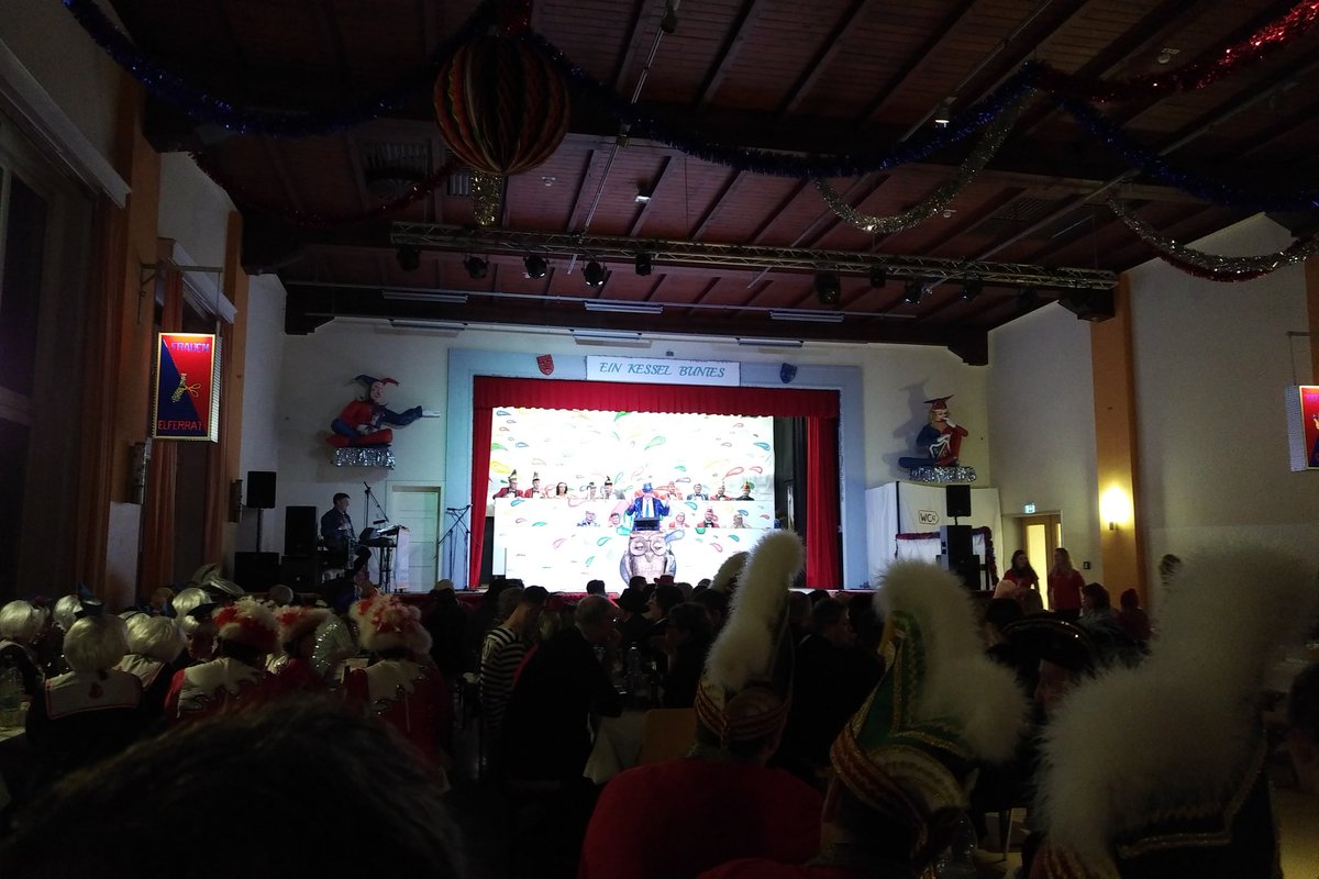 gotha_siebleben's tweet photo. Bürgermeisterfasching in #Hörselgau. Bütt mit Präsident Eckhard Hunoldt aus #Siebleben. #Karneval #Fasching #Landkreis #Gotha https://t.co/4ha0qc2MUf