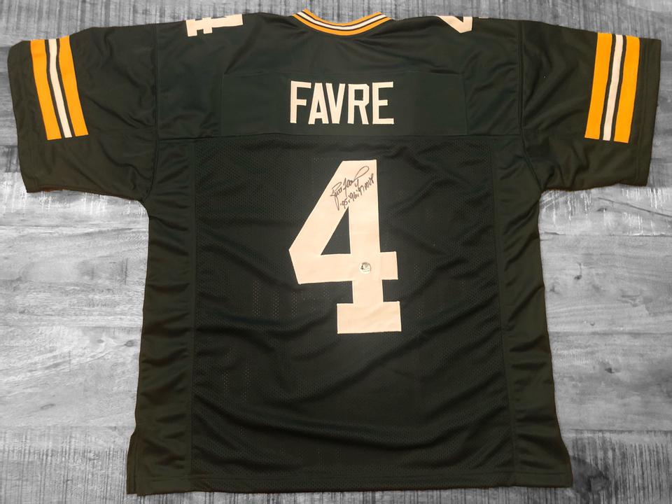 TSEWisconsin's tweet photo. We’re giving away a @BrettFavre autographed jersey this weekend!

Retweet this tweet and follow us for a chance to win!

(Head over to our Facebook and Instagram to double and triple your chances of winning!)  

We’ll pick a winner on Monday 2/3!  

Good luck! https://t.co/4FVSKrCzZ4