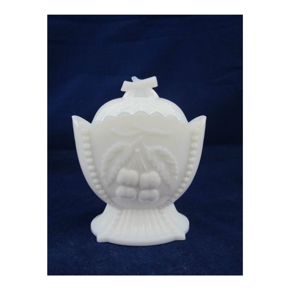 JunkYardBlonde's tweet photo. Vintage Westmoreland Milk Glass Cherry and Grape Sugar Bowl https://t.co/yrydNK97Dd #housewares #serving #white #wedding #mothersday #milkglass #milkglassjar #milkglasscompote #sugarbowl https://t.co/OALWSAZwqz