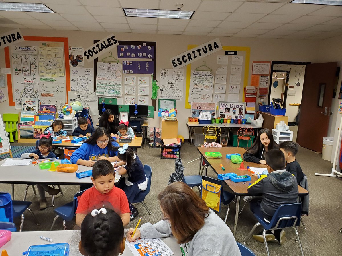 Tyrolyn's tweet photo. @amsavid 8th grade #AVIDAMBASSADORS working with the Kindergarten classes at @Youens_Gators They absolutely love it! #ThisIsAVID @AVID4College @Alief_AdvAcad @EducatorAJM @barco143 @Rosel215 https://t.co/sVCBMWKy0c