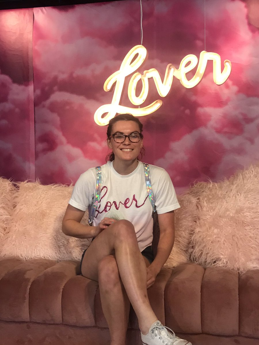 PaperRingsTS13's tweet photo. I miss Release Week so much 🥺😭 And I missed Taylor by a day when she showed up at the pop up store. I was so upset. 🥺😭😭  #LoverReleaseWeek #MissThisSoMuch @taylorswift13 @taylornation13 https://t.co/ygNuGKSWr7