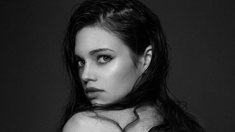 India Eisley Online erabiltzailearen txioak.