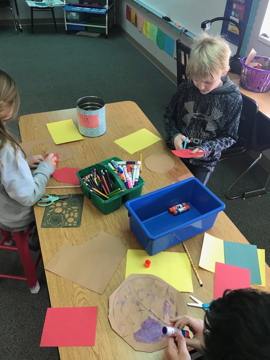 mini_pizzas's tweet photo. Making Fraction Pizzas #oneflagstone https://t.co/o5zGJNsZIv