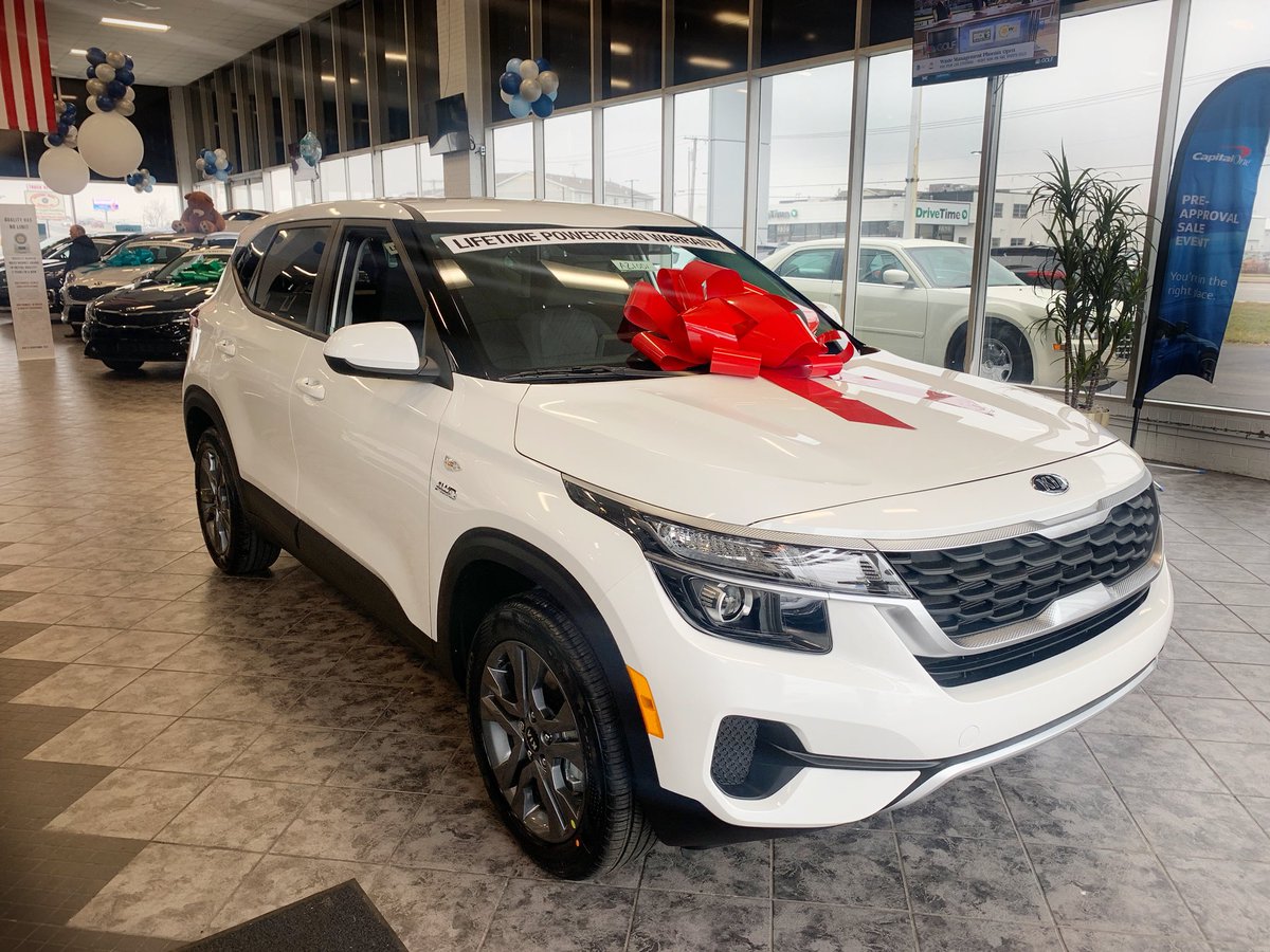 ThomasKia's tweet photo. The all NEW 2021 KIA SELTOS! Thats right folks we have it here. First one to touch ground at @ThomasKia ! #KiaSeltos #wow #comeshop https://t.co/h5qQuFhRgD