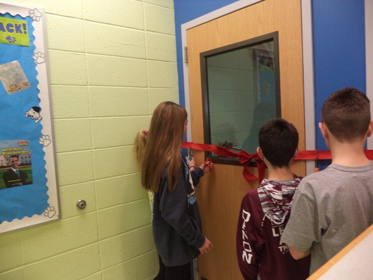 School 9E tweet media