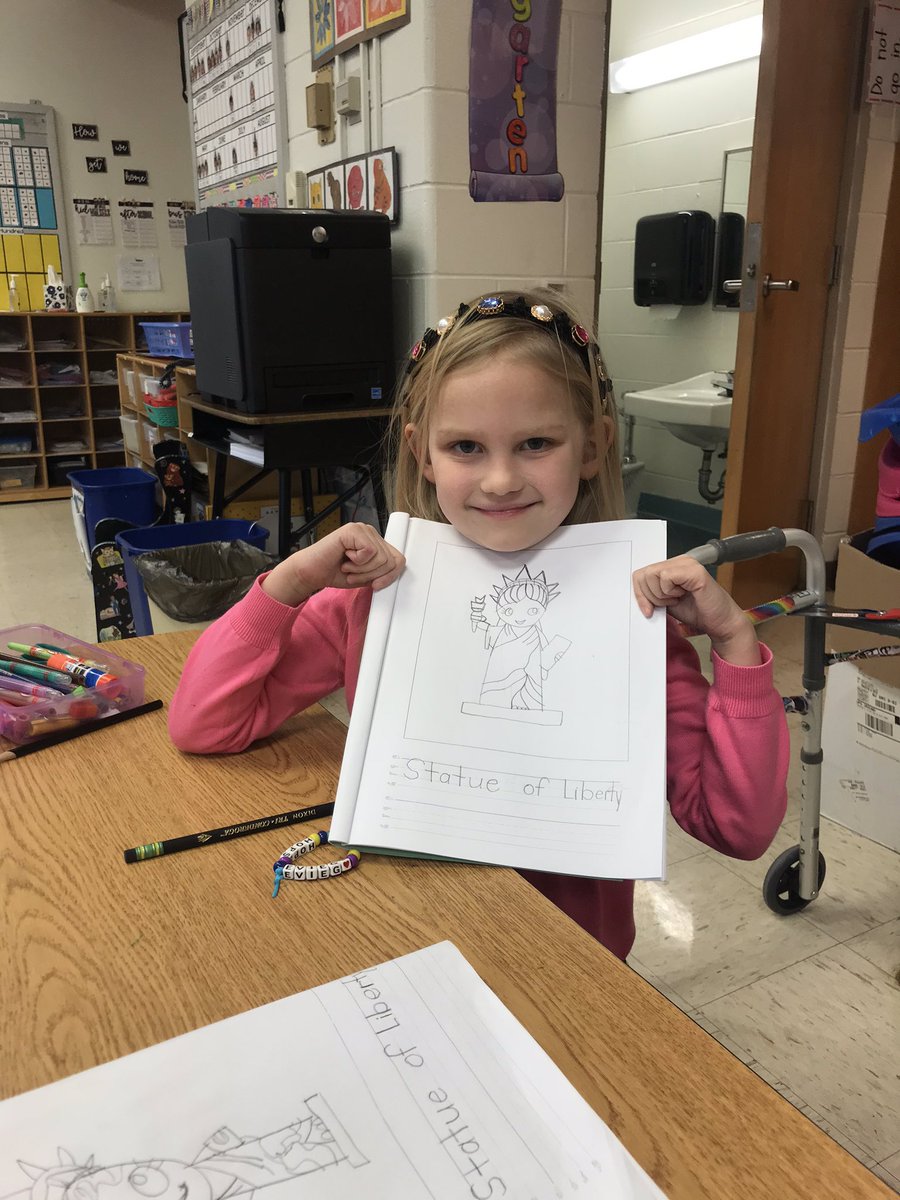 MrsSchlette's tweet photo. This month went by so quickly! Spending our last few minutes together in January drawing the Statue of Liberty as we learn about American symbols in Social Studies. #tgproud @jetlennon https://t.co/6q76Z1wwvd