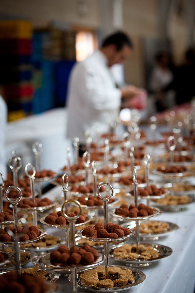 FoodDesignCater's tweet image. S'Mores and Truffle Puffs #FriYay