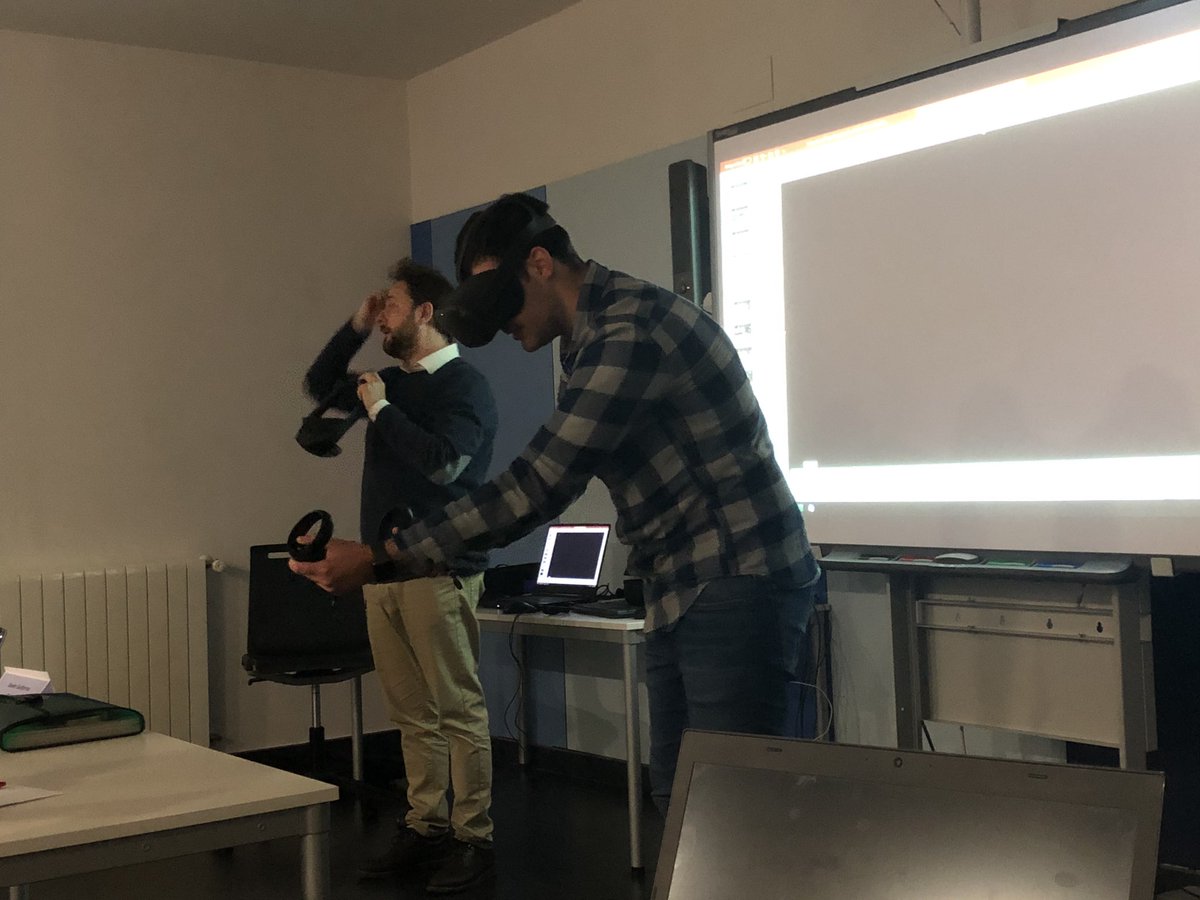 Sesión muy top de #AR y #VR con Pablo Ayala <a href="/RubenAguilar_21/">Rubén Aguilar</a> ya lo tiene dominado 🦾😂 #i40VALL <a href="/FomAlumni/">FomAlumni</a> <a href="/eden_valladolid/">Escuela de Negocios</a> <a href="/fomIoT/">Fom | Industria 4.0</a>