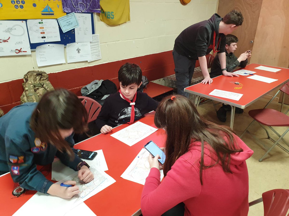 6thFarnScouts's tweet photo. Trying something new tonight. Mixing together old and new navigation techniques OS maps and what3words to plan a hike route. #modernscouting #everydayadventure https://t.co/DJGt6QV17b