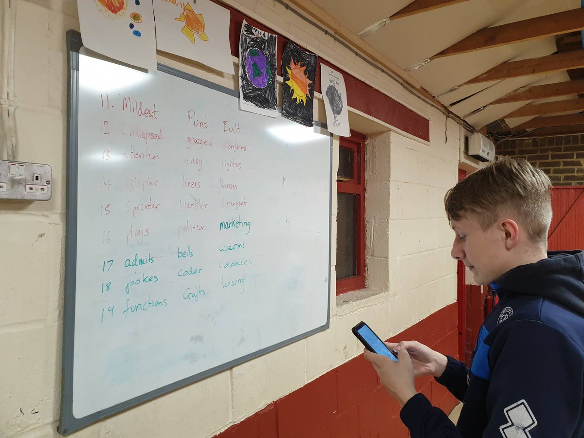 6thFarnScouts's tweet photo. Trying something new tonight. Mixing together old and new navigation techniques OS maps and what3words to plan a hike route. #modernscouting #everydayadventure https://t.co/DJGt6QV17b