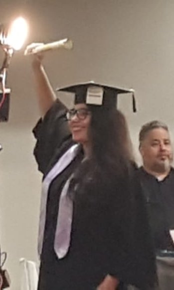gaerumon's tweet photo. Passando pra dizer que agora sim, oficialmente PROFESSORA!

ENFIM FORMADA!!!

#ProfComOrgulho #Letras⚜️ https://t.co/B7RWEb82kg