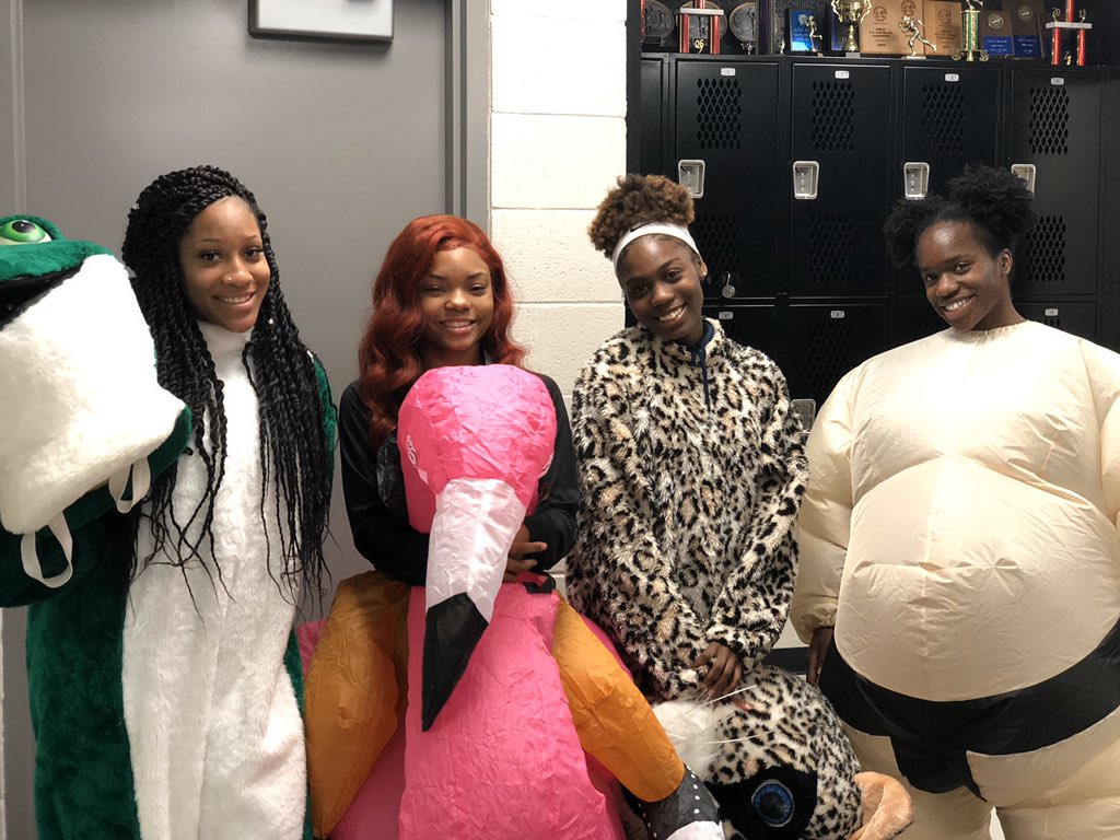 SummJagTrack's tweet photo. Kicking off FROG Week - “Relay Style” 💙‼️ #GivingisWinning @MISDSummitJags @MISDathletics https://t.co/aGbMYGIZt4