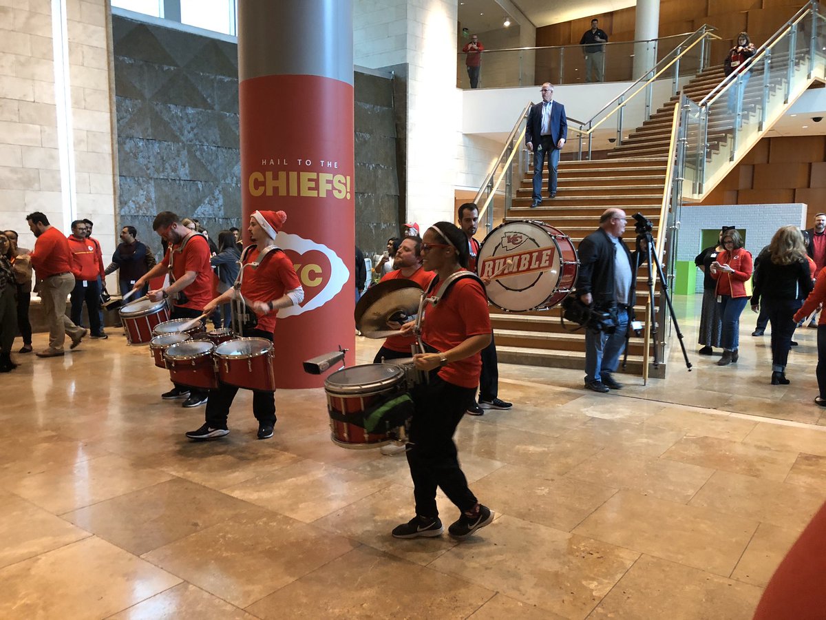ChiefsRumble's tweet photo. @ChiefsRumble is hyping up the #ChiefsKindgom at @HRBlock this morning!  Go Chiiiiiieeeeeefffffsss! #RedFriday #SBLIV https://t.co/EMOvhnMncA
