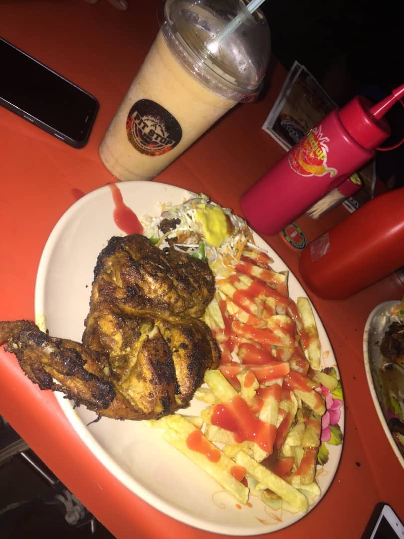 ItsMe_Jabeer's tweet photo. Mnyamwez the Man himself from Sinaloa @carloshudax. Mzee ulitisha sna leo. Ile Lemone sio powah mzeee
#PitStopBBQ 🔥🔥🔥 https://t.co/zpxdy2yEWw