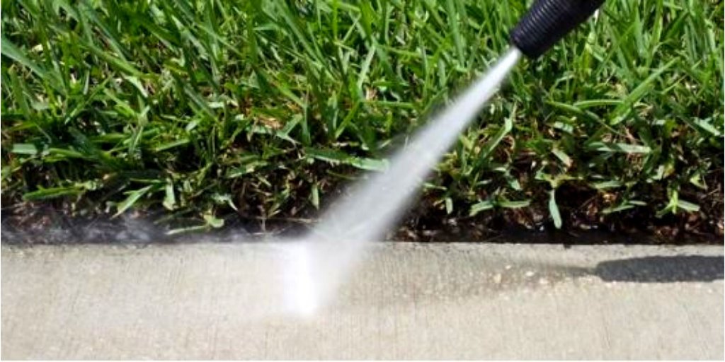 LlcSno's tweet photo. Over time your home's driveway and paved areas get dirty. With power washing we remove the dirt and grime making it all look new again.
#pressurewashing #pressurewashingedmondswa https://t.co/0CHpoqZmRv