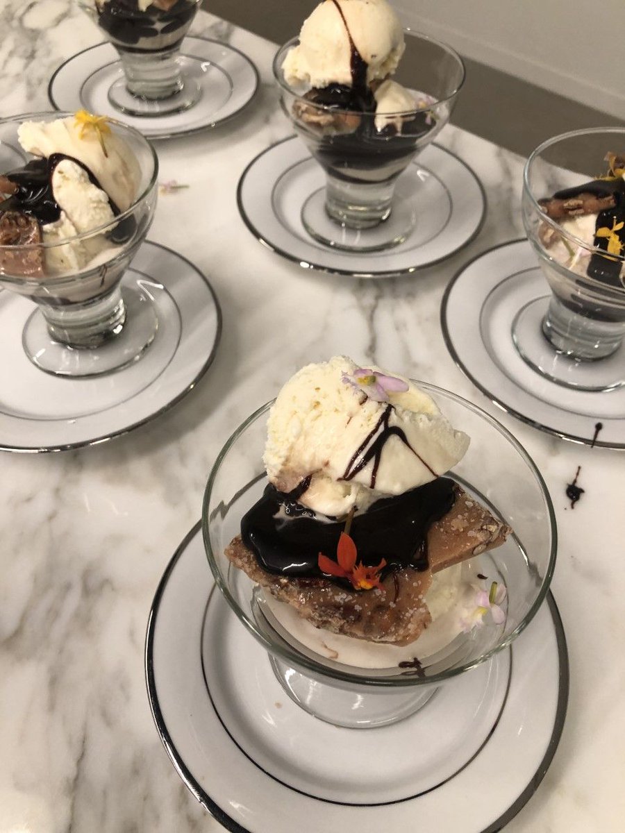 SaltwaterCaters's tweet photo. Hot Fudge Sundaes with Almond Toffee Crunch! 🍨 #SaltwaterCatering #Irvine #LosAngeles #Foodporn #Catering #Luxury #California #foodgasm #foodblogger #igfood #tasty #lovefood #goodeats #eeats #OCeats #tablesettings #chef https://t.co/peINLmVf8F
