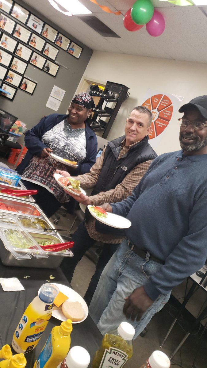 CXM589_MikeyFox's tweet photo. What a great end to the fiscal year!! #RECOVERYPARTY #LEMMONAVE #HD0589 #MAKINGLEMMONADE @nealmoraw @randall9lee @HDBradD @Oscar86604735 @SimentalLisa https://t.co/uD6VapgTRK