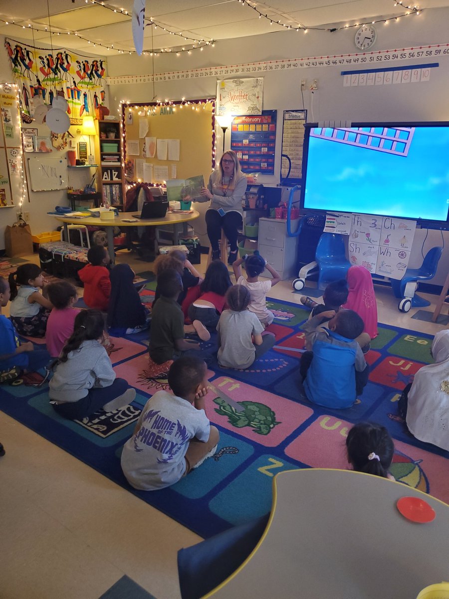 MeganJuhan's tweet photo. Mystery reader number 3 surprised us today!! @MissLTrue thank you for giving our students a good laugh. They will always remember that Wonky Donkey💜💛 #KCIAproud #kciaacademy https://t.co/wwvbqbyKoF