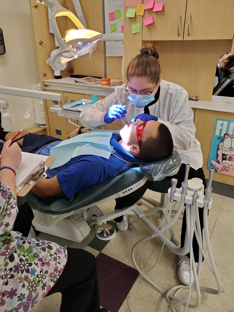RdgMuhlCTC's tweet photo. Thanks to our Dental Occupations students who took some time today to teach an oral hygiene lesson to a few of our Service Occupations Education students, who then went back to their classroom and shared what they learned with the rest of their class. Thanks for the fun! #RMCTC https://t.co/dksGAfmZgR