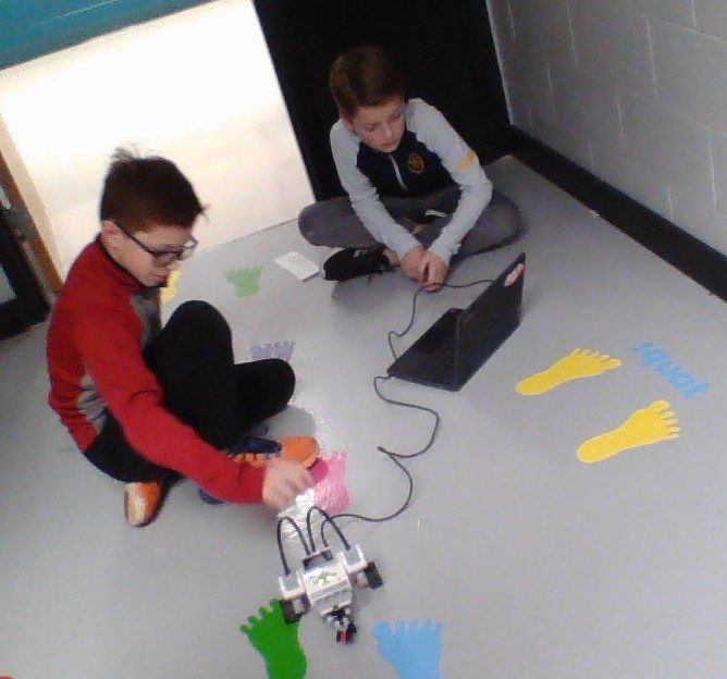 LCSPride's tweet photo. 5th Gr has been running challenges using the Mindstorms EV3 kits. Students are designing a program that will allow a simple robot car to do the coding trail. We are thankful to volunteers from IBM who have worked with us as well! #ibmgrant https://t.co/WAEvyeODzH