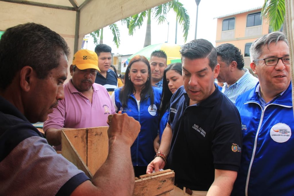 EcuadorMAE's tweet photo. #Puebloviejo | El ministro @raulclementelh participó en las #BrigadasTodaUnaVida, junto a @cesarlitardo, presidente de la @AsambleaEcuador; @DrCamiloSalinas, gobernador de la @Gober_LosRios; @marcosgonzana, alcalde de la @AlcaldiaPviejo, entre otras autoridades locales. https://t.co/urftEoz6yo