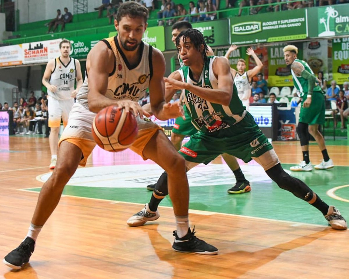 simplebasquet's tweet photo. #LNB FINAL @estudiantescdia 74 @basquetcomu1 81 = @tucugamboa 16 y #Nzeakor 15 - @fierrito_m 17, #Gadson 15 y #Crawford 14 prs 12 reb
📸 Prensa Estudiantes https://t.co/B6dw0GsEds