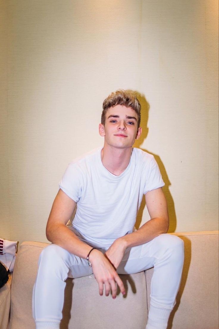 NowUnitedMusich's tweet photo. Nome: Joshua Kyle Beauchamp 
Idade: 19years 
Personalidade: fofo , timido e carinhoso 
@JosxhBeauchamp https://t.co/PZ4xHKsA01
