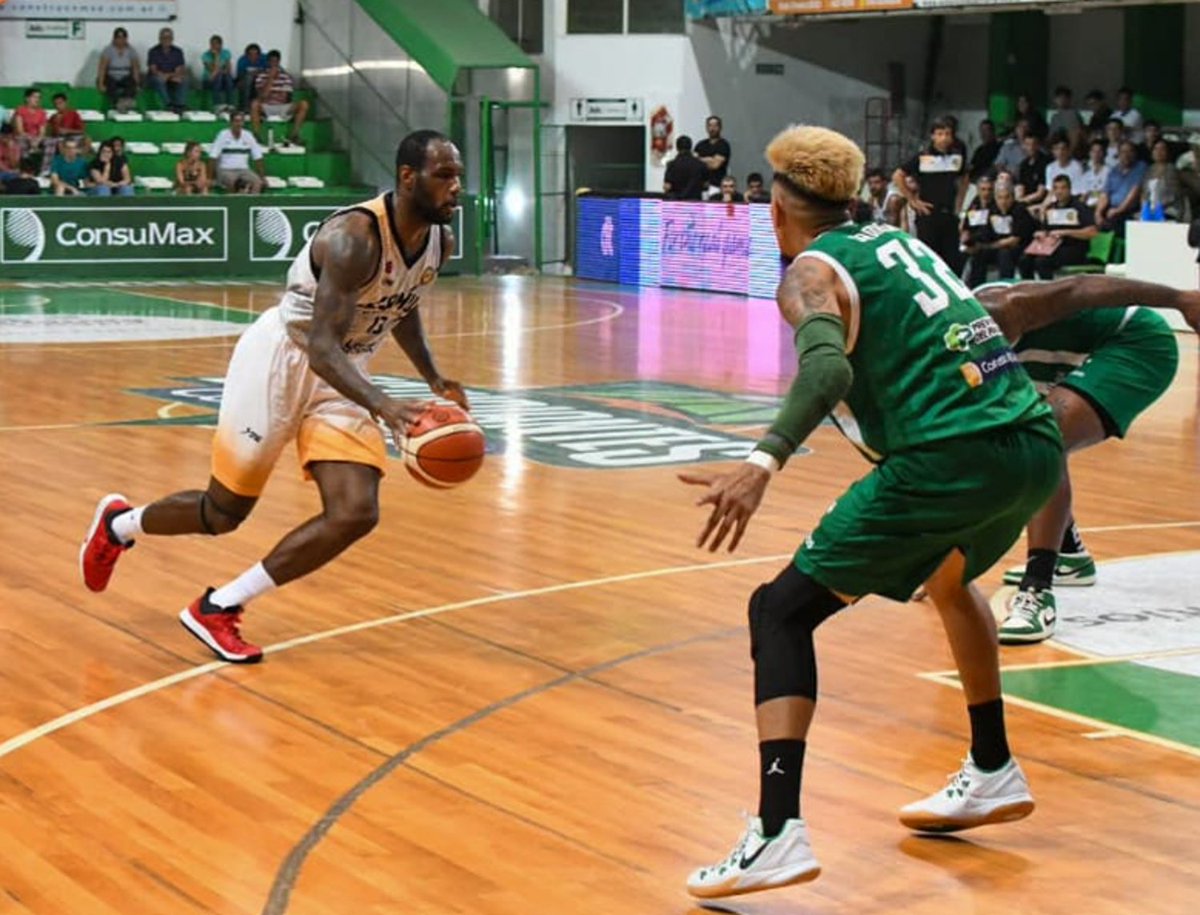 simplebasquet's tweet photo. #LNB FINAL @estudiantescdia 74 @basquetcomu1 81 = @tucugamboa 16 y #Nzeakor 15 - @fierrito_m 17, #Gadson 15 y #Crawford 14 prs 12 reb
📸 Prensa Estudiantes https://t.co/B6dw0GsEds